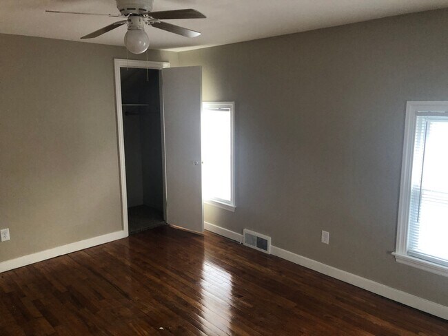 Building Photo - 3 Bedroom House