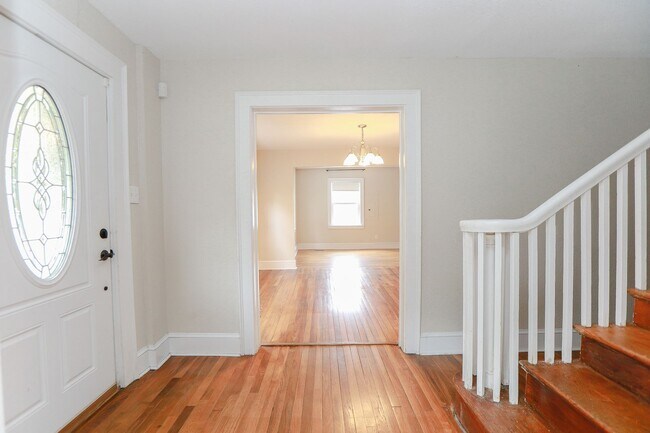 Building Photo - Stunning home rental in Portsmouth!