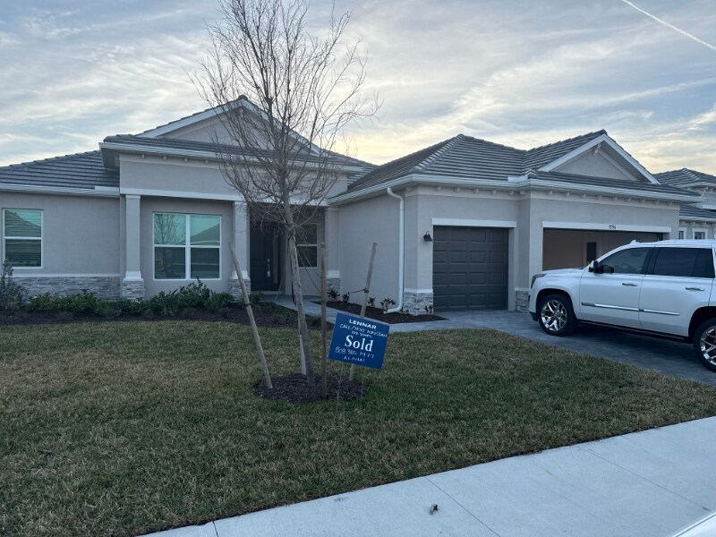 Building Photo - 7796 Lakes Edge Ln