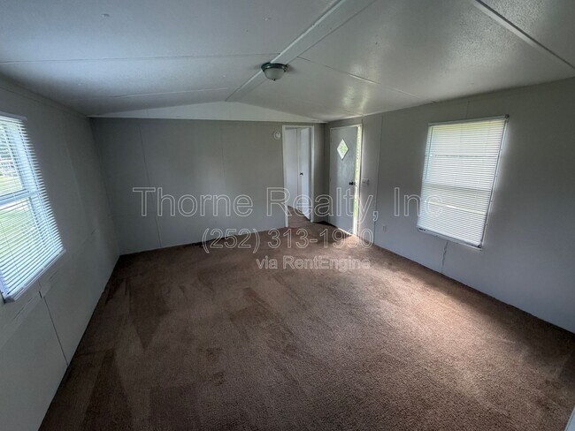 Building Photo - 39 Travis Ln
