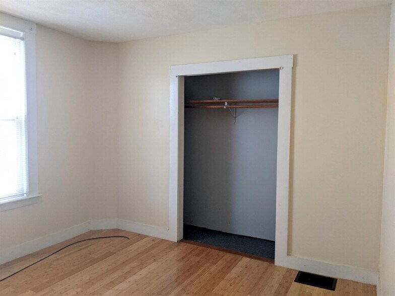 Building Photo - 1102 Broadway