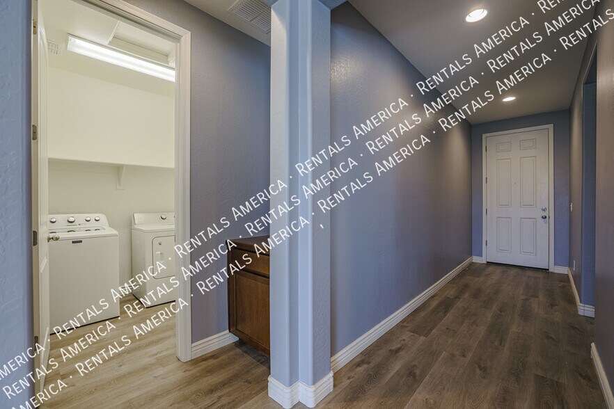 Building Photo - 4217 W Winston Dr