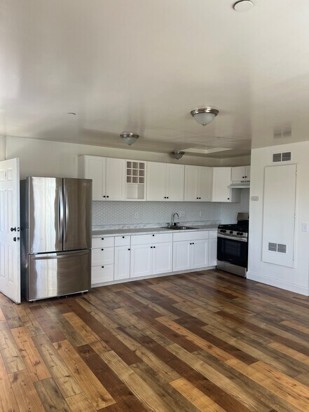 Primary Photo - 6639 Irvine Ave