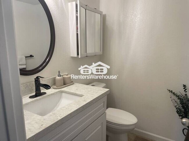 Building Photo - Hillcrest Beauty 4bed 3bath P00L Grass Bac...