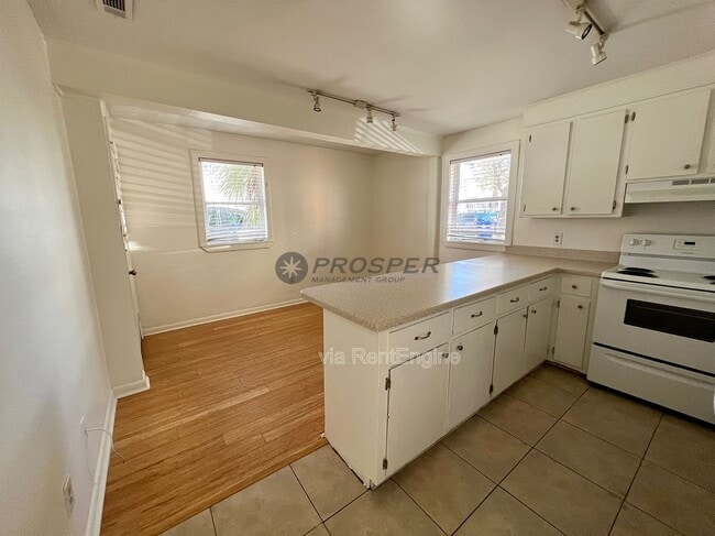 Building Photo - 37 Ashton St