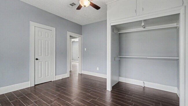 Building Photo - 12 E Homan Ave