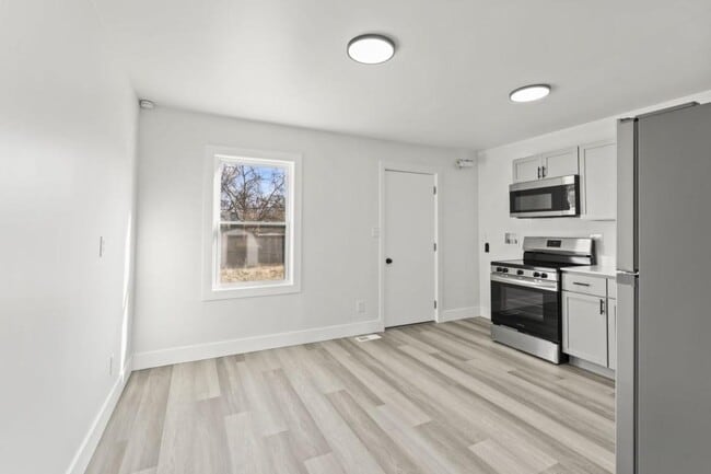 Building Photo - 4142 Meadowdale Dr