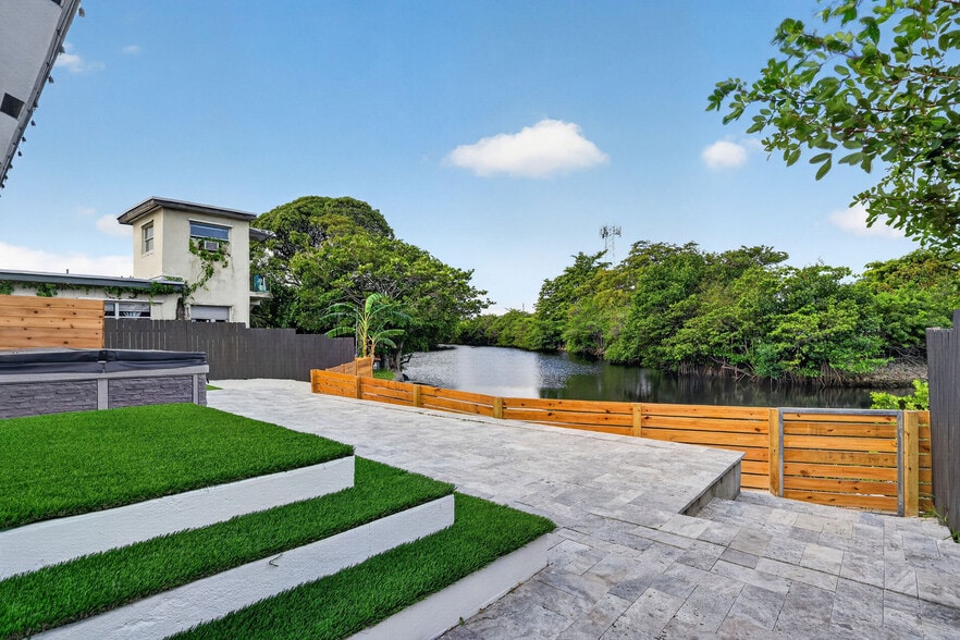 Building Photo - 655 NW 24th Ave