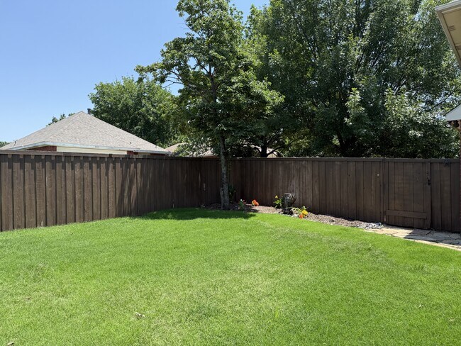 Building Photo - 8172 Peacock Ln