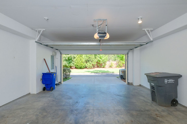Building Photo - 5809 NE Orenco Gardens Dr