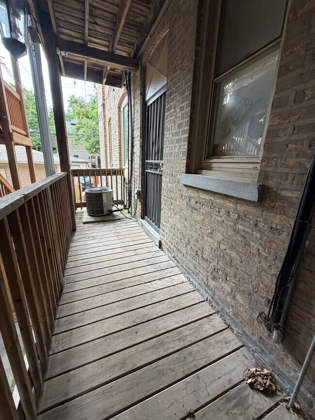 Building Photo - 1352 W Berwyn Ave