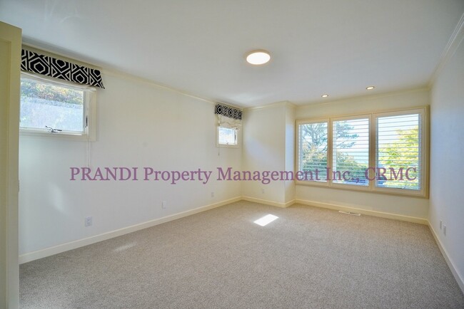 Building Photo - 3 Bartel Ct