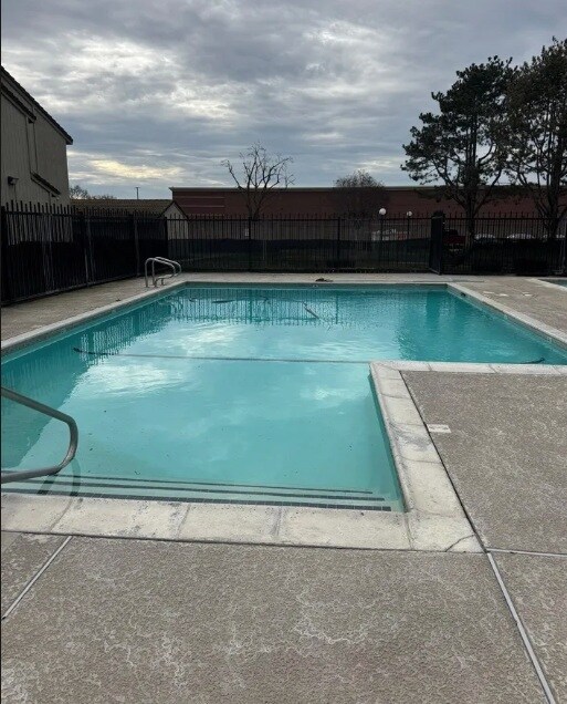 Building Photo - 2116 Mount Vernon Dr