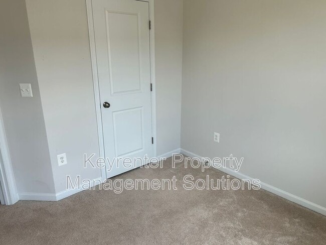 Building Photo - 213 Willowshire Ct