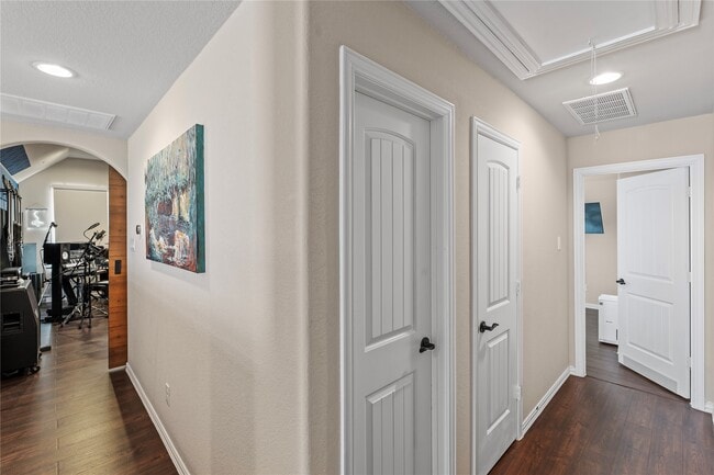 Building Photo - 18002 Heartsong Dr