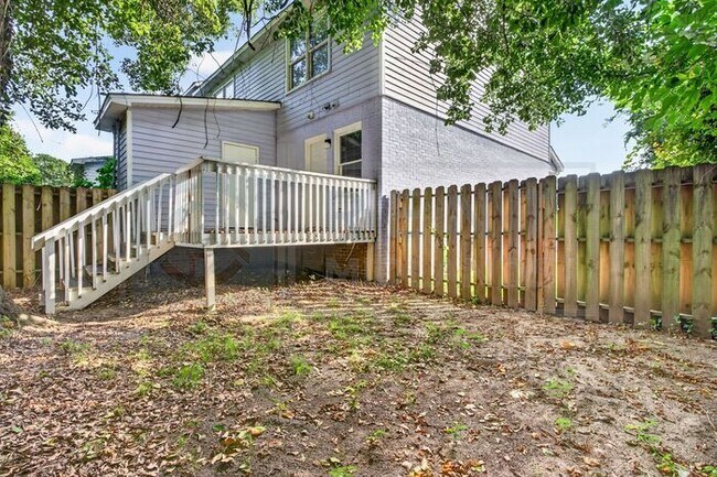 Building Photo - Easy Access to I-77 & Knox Abbott in Cayce!