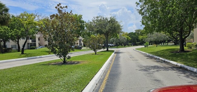 Building Photo - 800 Cypress Park Way