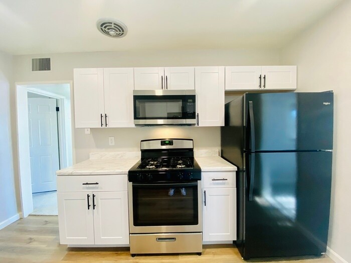 Building Photo - 2017 N Winstel Blvd