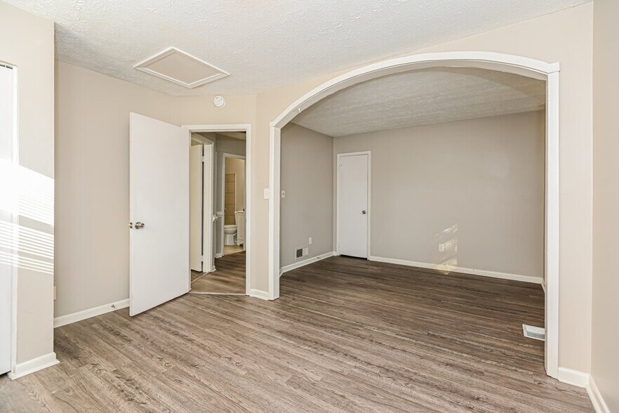 Building Photo - 2870 Valley Brook Dr SW