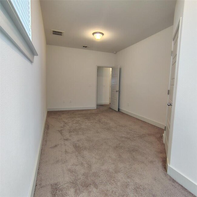 Building Photo - 2214 Capulet St