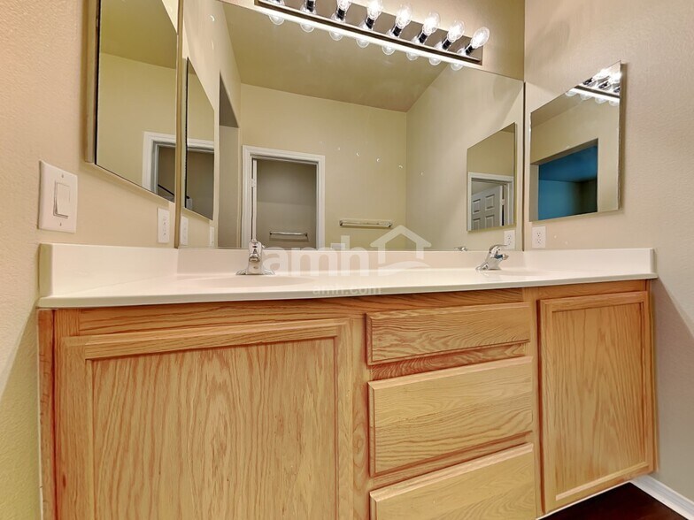 Building Photo - 7707 Crystal Village Ln