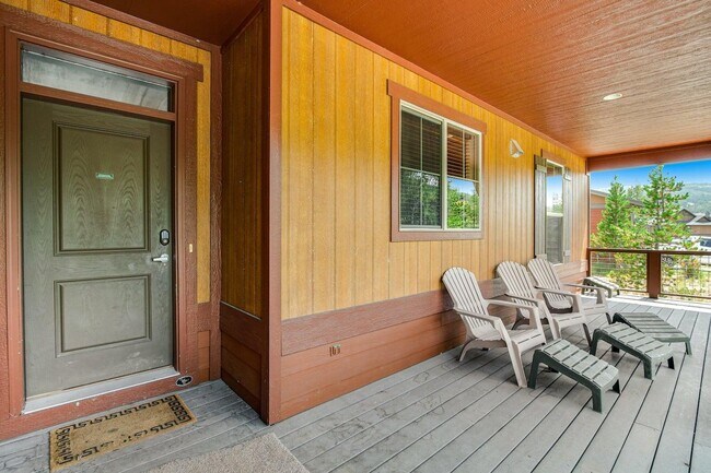 Building Photo - 120 Fairway Ln