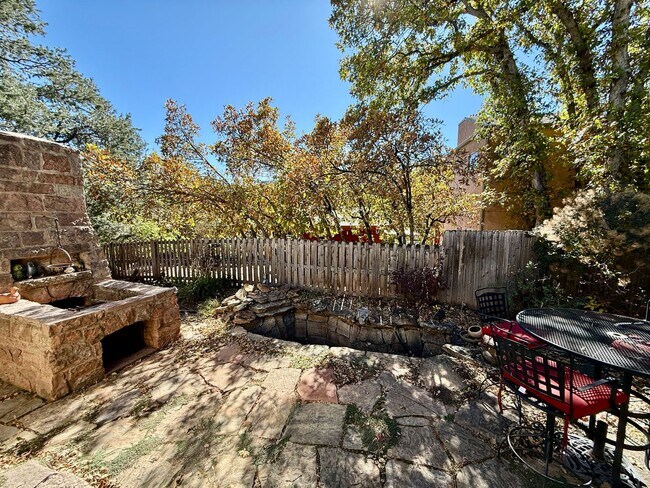 Building Photo - Historic Manitou Springs Home for Rent – M...