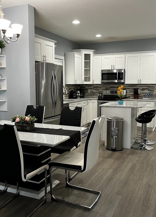 Building Photo - Marlin Pl - PCB