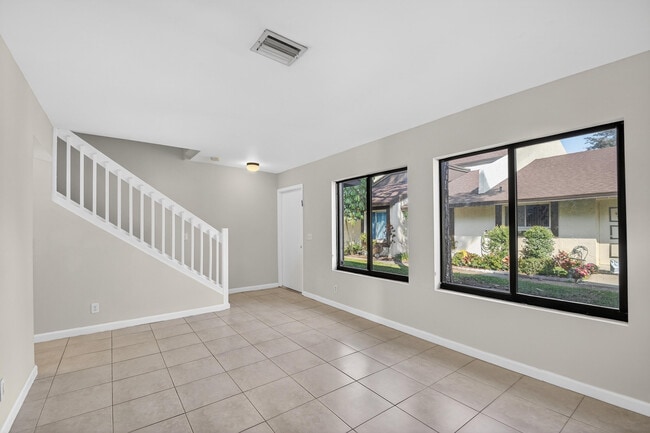 Building Photo - 5352 Bosque Ln