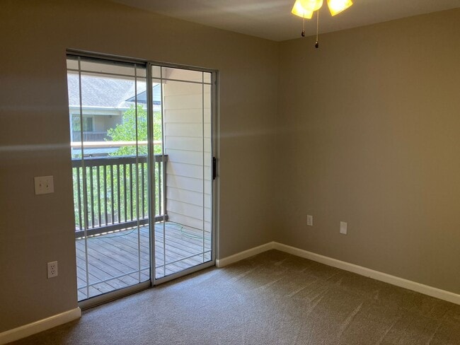 Building Photo - 2 Bedroom / 2.5 Bathroom @ Brighton Bay