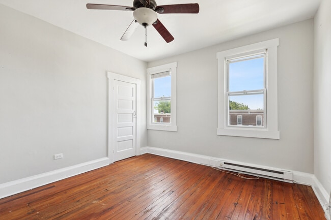 Building Photo - 700 E 36th St