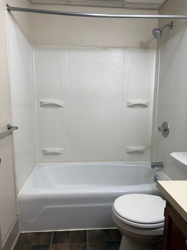 Building Photo - Charming One-Bedroom Apartment in Downtown Lancaster