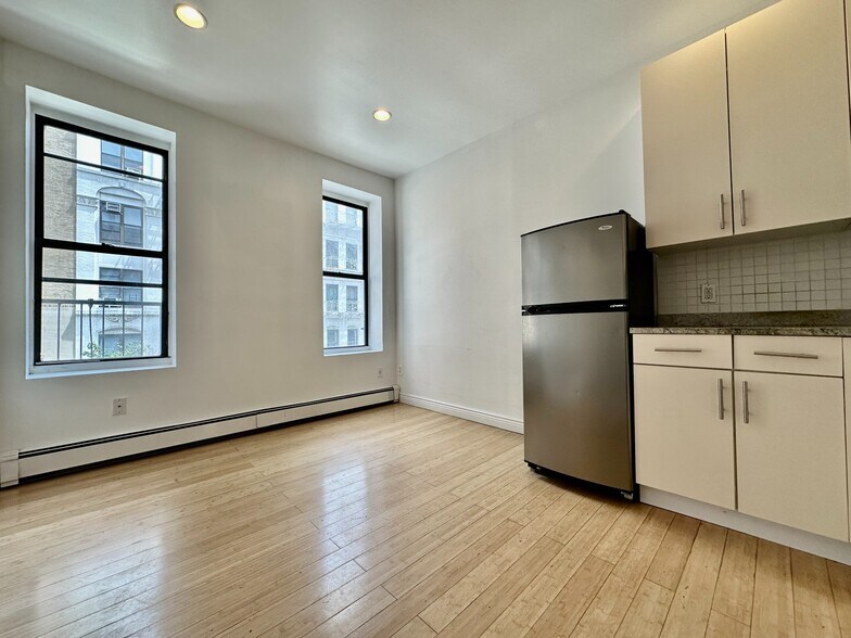 Primary Photo - 344 W 52nd St
