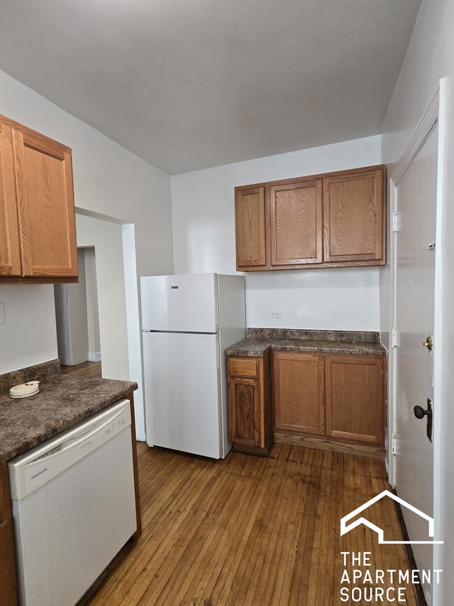 Building Photo - 1366 W Estes Ave