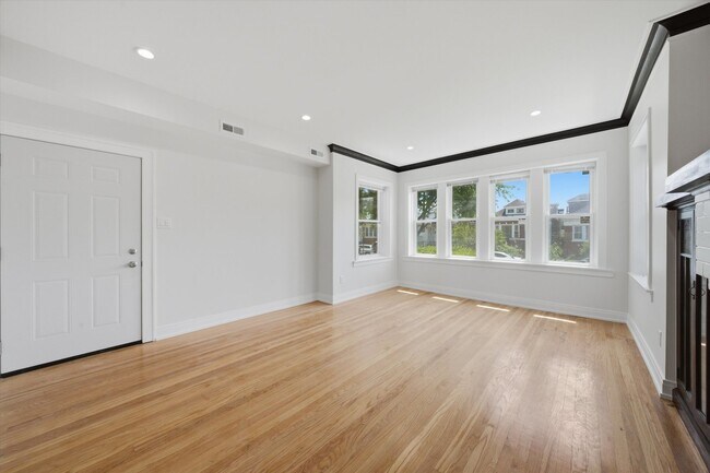 Building Photo - 3244 W 62nd Pl
