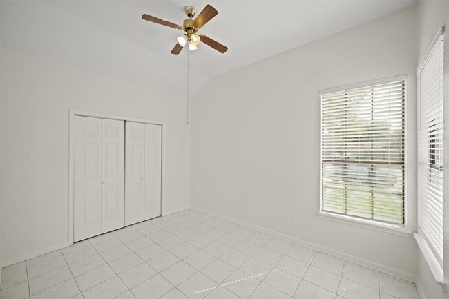 Building Photo - 8203 Woodland Willows Dr
