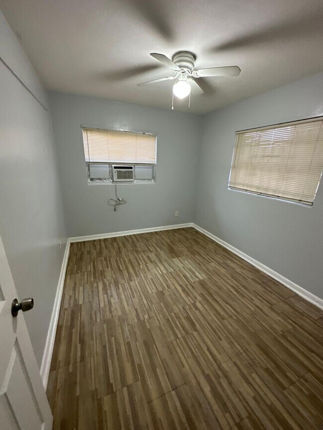 Building Photo - 2845/2847 W 6th St.