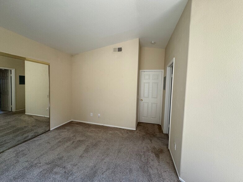 Building Photo - 1718 Tecalote Dr