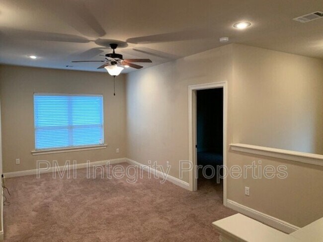 Building Photo - 315 Forest Grove Dr