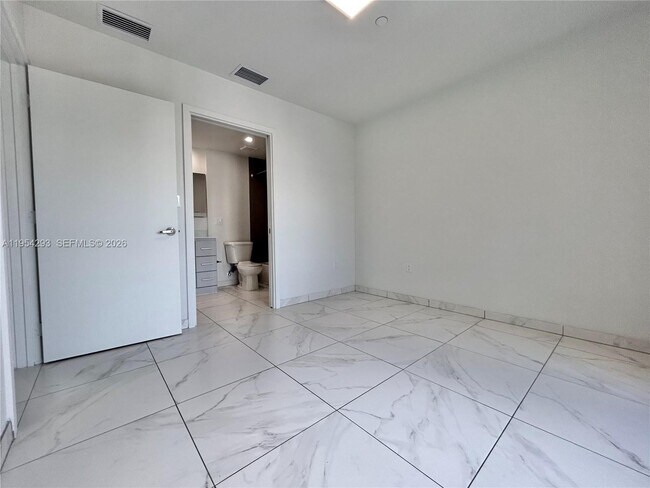 Building Photo - 836 SW 2nd St