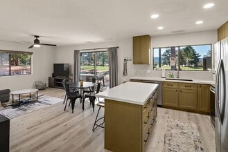 Building Photo - S-1073