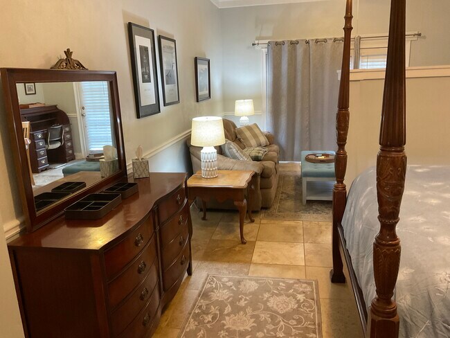 Building Photo - 30 E 67th St