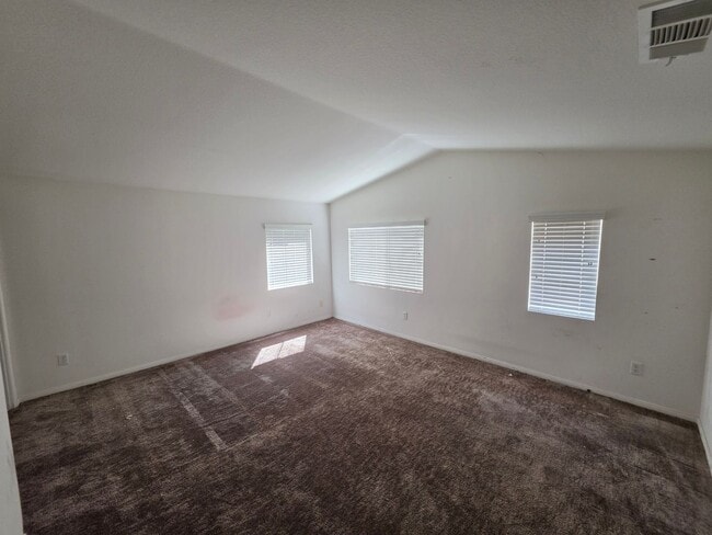 Building Photo - Five Bedrooms Three Baths in Murrieta