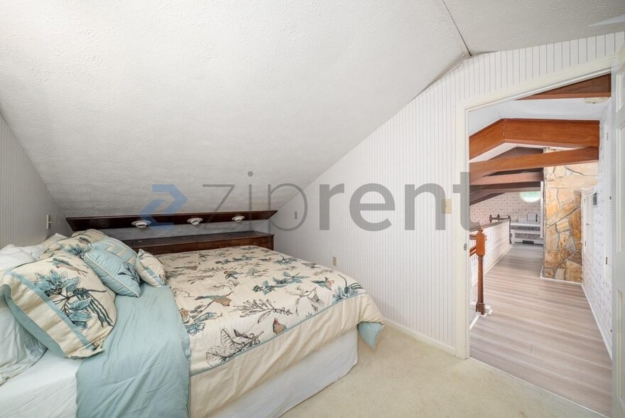 Building Photo - 615 Pinecrest Dr