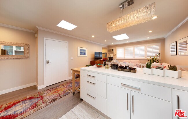 Building Photo - 938 Palm Ave