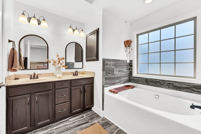 Building Photo - 1838 Patricia Dr