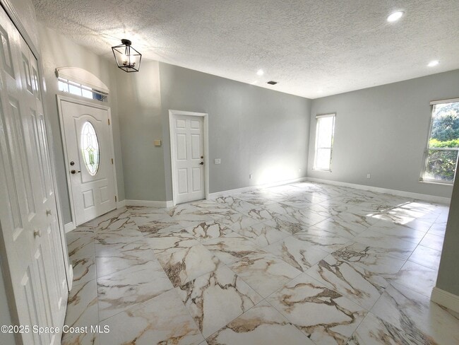 Building Photo - 501 Carmel Dr