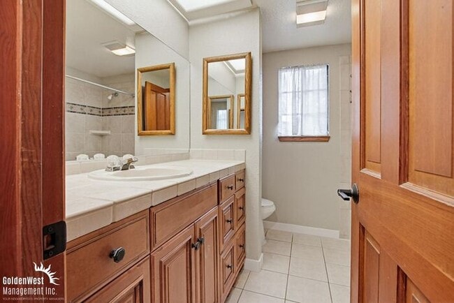 Building Photo - Spacious and Inviting 4Bdm 3Ba Home Nestled in the Scenic Hills of Fallbrook!