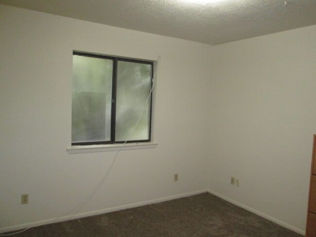 Building Photo - Available Now In Taylor Ranch!