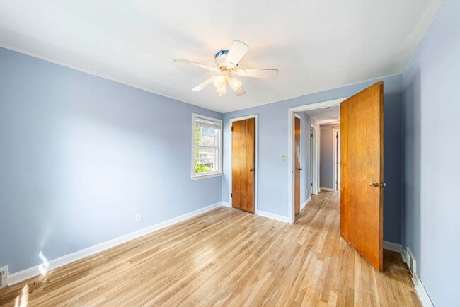Building Photo - 3 Bedroom 1.5 Bathroom House